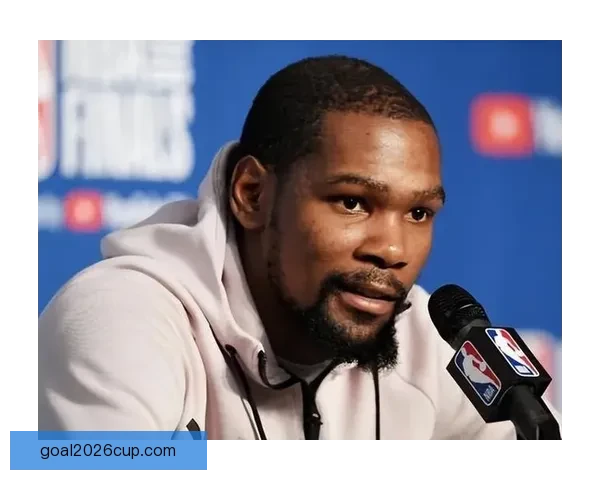 杜兰特称詹姆斯能打4到5年 末节仅出手2次重视团队篮球